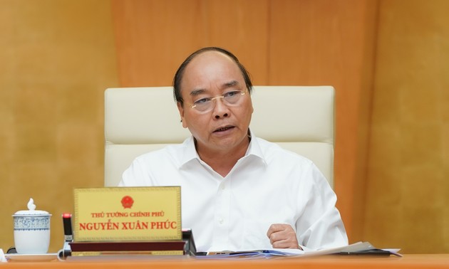 PM Nguyen Xuan Phuc: Menjunjung tinggi semangat waspada, jangan subyektif dalam mencegah dan memberantas wabah