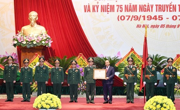 Markas Staf Umum Tentara Rakyat Viet Nam menerapkan ilmu pengetahuan dan teknologi militer mutakhir, membawa ilmu dan seni militer Viet Nam berkembang ke ketinggian baru