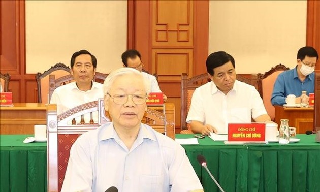 Sekjen, Presiden Nguyen Phu Trong memimpin sidang Sub-badan Dokumen Kongres Nasional ke-13 Partai Komunis Viet Nam
