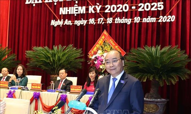 PM Nguyen Xuan Phuc menghadiri dan memimpin Kongres ke-XIX Organisasi Partai Komunis Viet Nam Provinsi Nghe An