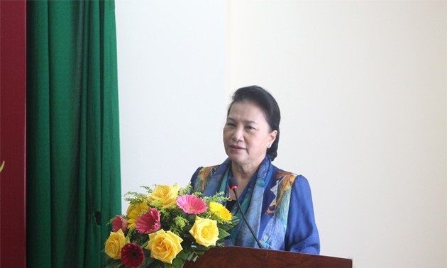 Ketua MN Nguyen Thi Kim Ngan Hadiahkan Bingkisan Hari Raya Tet di Provinsi Ben Tre