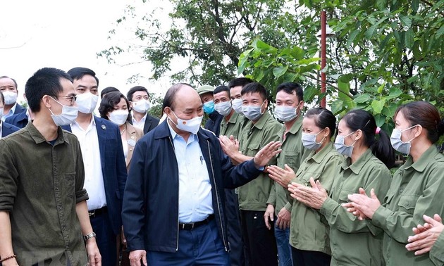Presiden Nguyen Xuan Phuc Kunjungi Dua Koperasi Tipikal Provinsi Ninh Binh