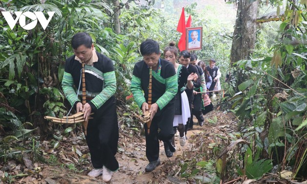 Warga Etnis Minoritas Mong di Provinsi Yen Bai Melindungi dan Menjaga Hutan