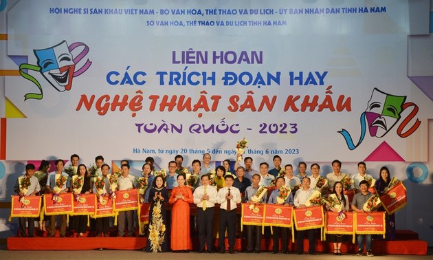 Festival Kutipan-Kutipan Bagus Seni Panggung Vietnam