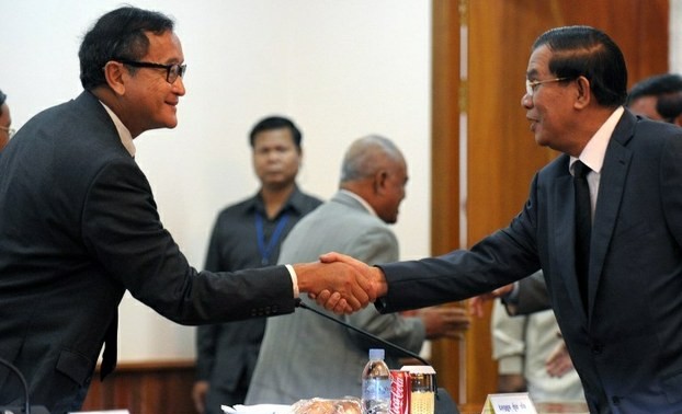 Cambodian rival parties hold high-level talks