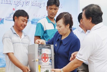 Ha Tinh fishermen offered medicine aids