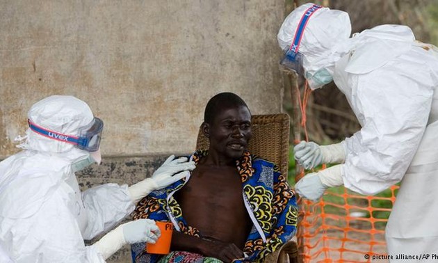 WHO holds emergency meeting as Ebola spreads 