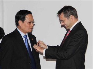 Vietnamese academics awarded France’s Order of Academic Palms