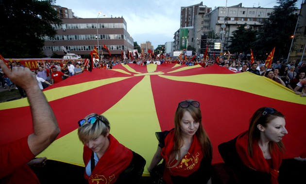 EU warns not to grant Macedonia membership 