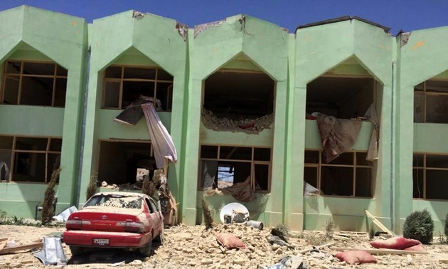 Afghanistan bombing injures 68 people