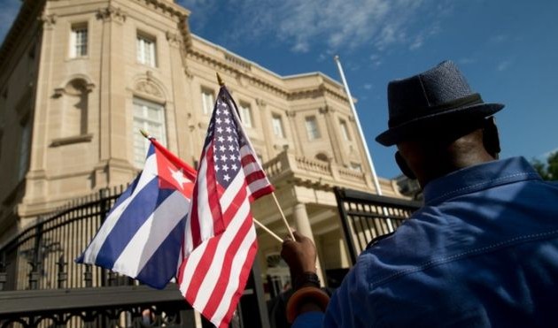 First Cuban Ambassador to US presents credentials at White House