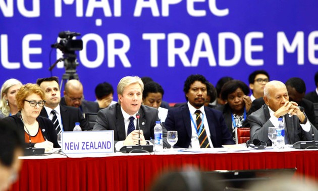 Ministros del APEC trabajan en busca de dinamizar el TPP
