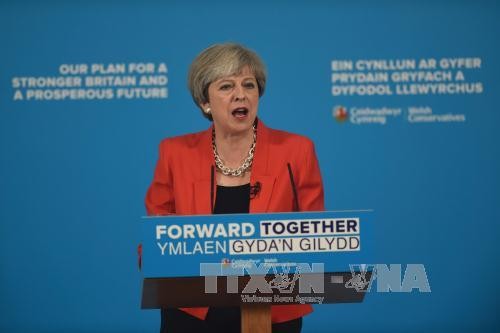 Theresa May alienta su campaña electoral con declaración sobre Brexit