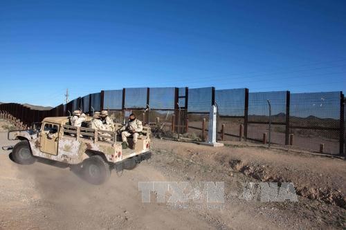 Donald Trump publica un nuevo plan para el muro solar en la frontera con México