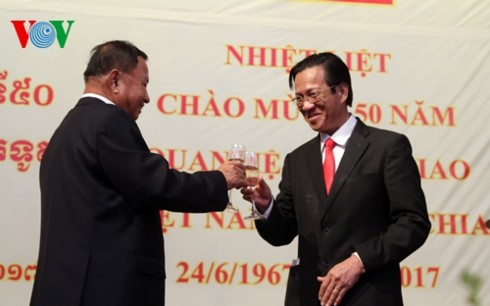 Celebran en Pnom Penh el 50 aniversario de vínculos diplomáticos Vietnam-Camboya