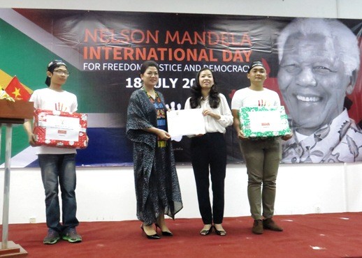 Diplomáticos sudafricanos en Ciudad Ho Chi Minh conmemoran el Día Internacional de Nelson Mandela