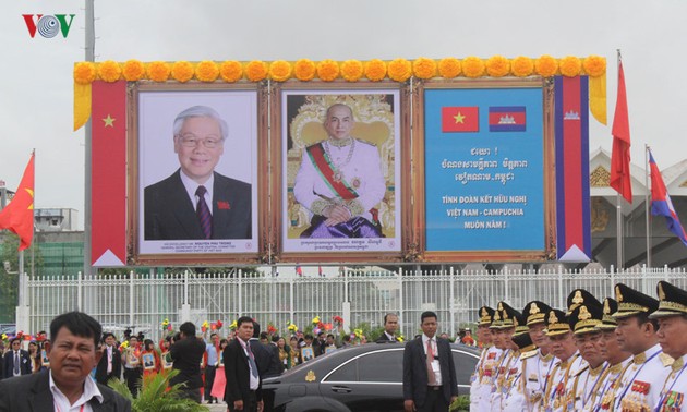 Prensa camboyana resalta el significado especial del viaje de la delegación vietnamita