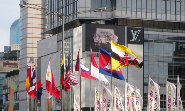 Los diplomáticos de la Asean enarbolan la bandera de la solidaridad