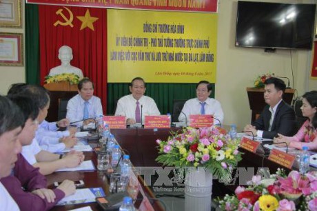 Ordenan cuidar las herencias documentales de Vietnam