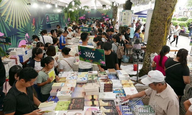 Vietnam celebra la Feria del libro con miras a la integración internacional