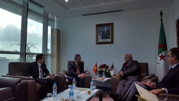 Vietnam y Argelia aprueban fomentar la cooperación comercial 