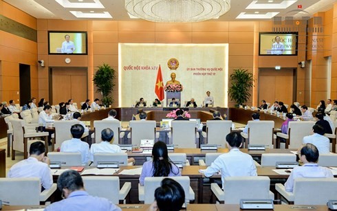 Parlamento vietnamita analiza temas importantes en la XIV legislatura