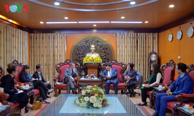 La Voz de Vietnam saluda la visita del embajador francés en Hanói