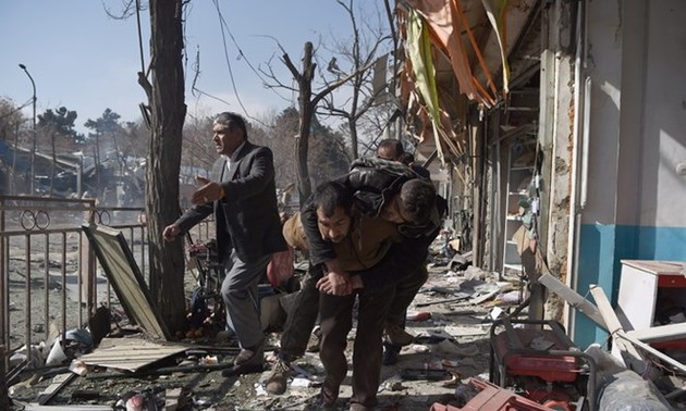 Cifra de muertos crece a 103 tras atentado en Kabul