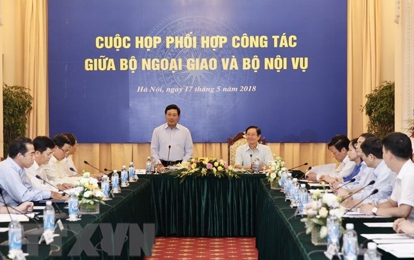 Vietnam estrecha la coordinación entre las misiones de los ministerios del Interior y el Exterior