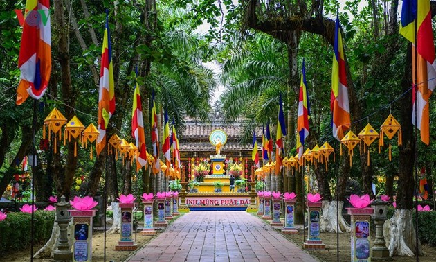 Siguen actividades conmemorativas de la celebración del Vesak en Vietnam 