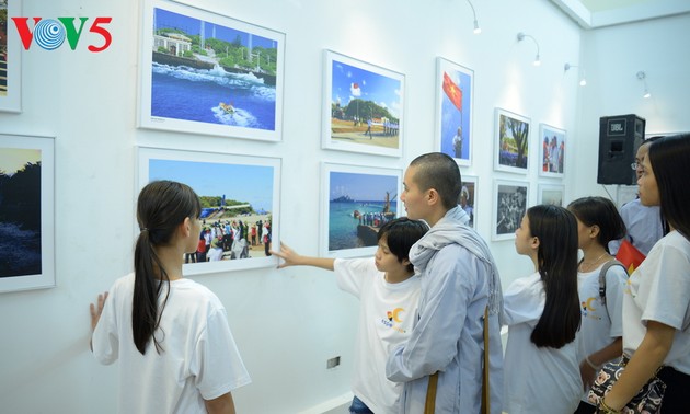 Amor hacia el mar e islas patrias en la exposición “Truong Sa en mi corazón”