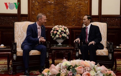Presidente vietnamita recibe a diplomáticos extranjeros