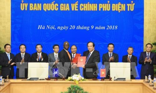 Premier orienta la construcción del gobierno electrónico de Vietnam  
