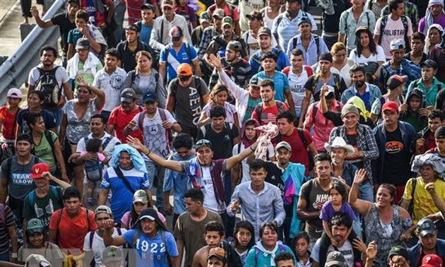 Migrantes centroamericanos colapsan la ciudad fronteriza de Tijuana