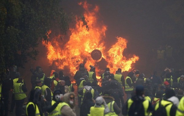    Siguen protestas en Francia por tercera semana
