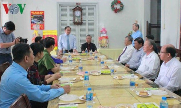 Continúan visitas de dirigentes vietnamitas a las comunidades católicas en ocasión de la Navidad