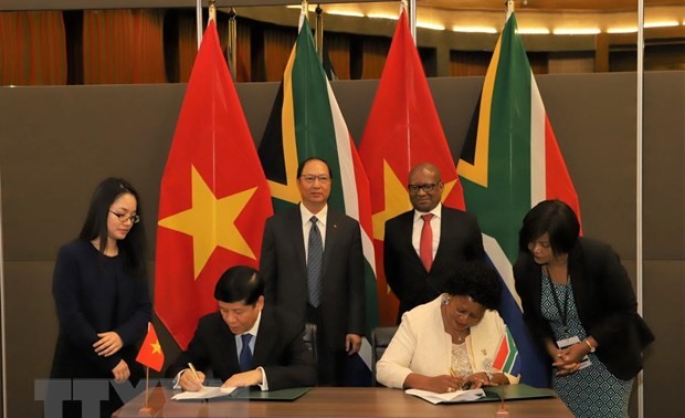 Vietnam y Sudáfrica por afianzar las relaciones de amistad y cooperación