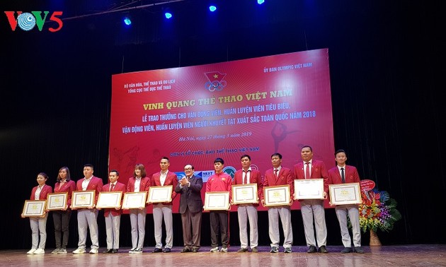 Enaltecen a los deportistas vietnamitas más destacados en 2018 