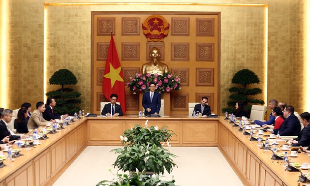 Vicepremier vietnamita preside una reunión hacia desarrollo sostenible de empresas