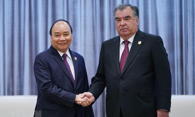 Premier vietnamita se reúne con el presidente de Tayikistán 