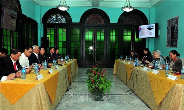 Vietnam y Cuba comparten experiencias de elaboración de políticas