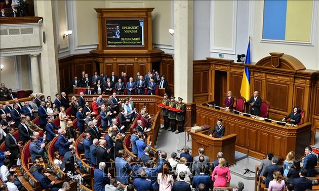Parlamento ucraniano rechaza reforma electoral del nuevo presidente