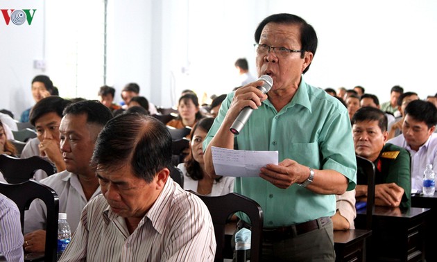 Líderes vietnamitas tratan temas parlamentarios con electores