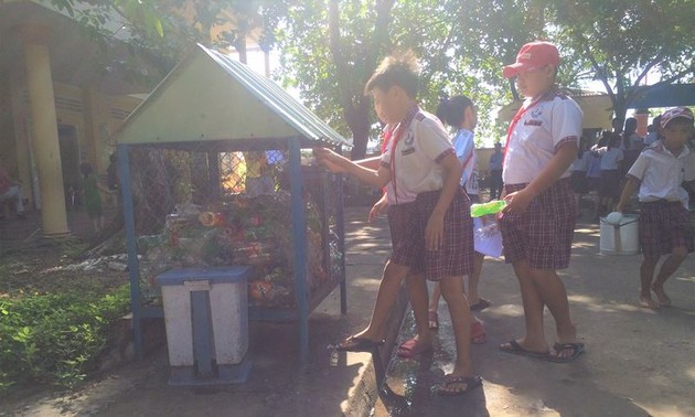 Niños de Kien Giang interesados en actividades comunitarias