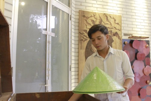 Nguyen Thanh Thao, creador de sombreros cónicos de loto