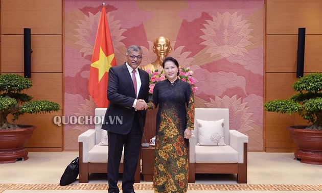 Presidenta del Parlamento vietnamita reitera importancia de cooperación con Singapur