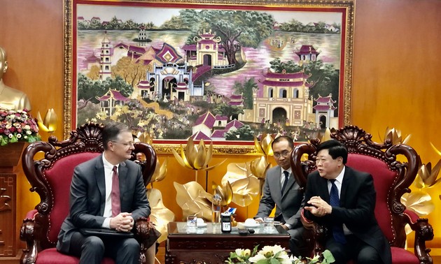 Embajador estadounidense visita la Voz de Vietnam