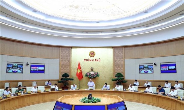 Premier vietnamita preside reunión sobre control epidémico