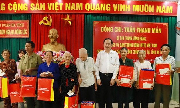 Jefe del Frente de la Patria de Vietnam visita a familias beneficiadas por políticas preferenciales