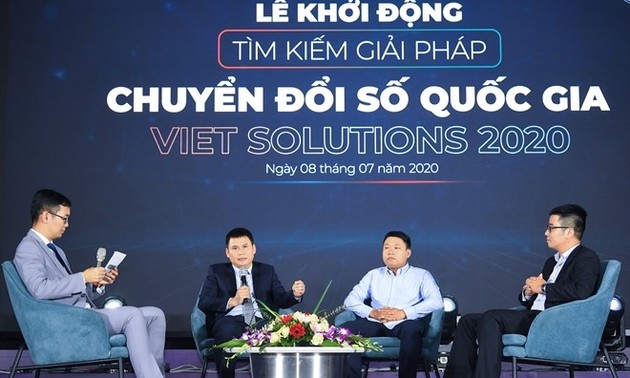 Concursantes de Viet Solutions interesados en desarrollo de economía digital